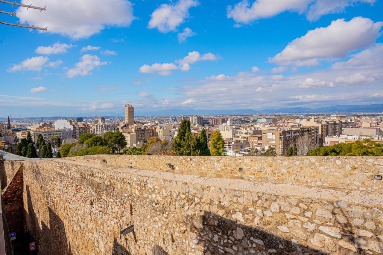 1 En La Muralla Romana Junto A La Catedral * Tarragona