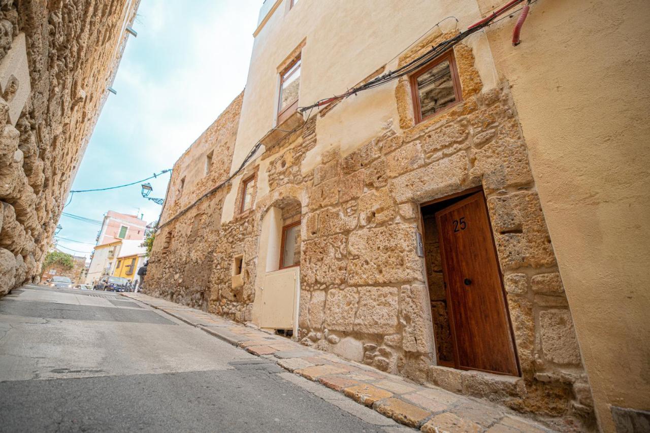 1 En La Muralla Romana Junto A La Catedral